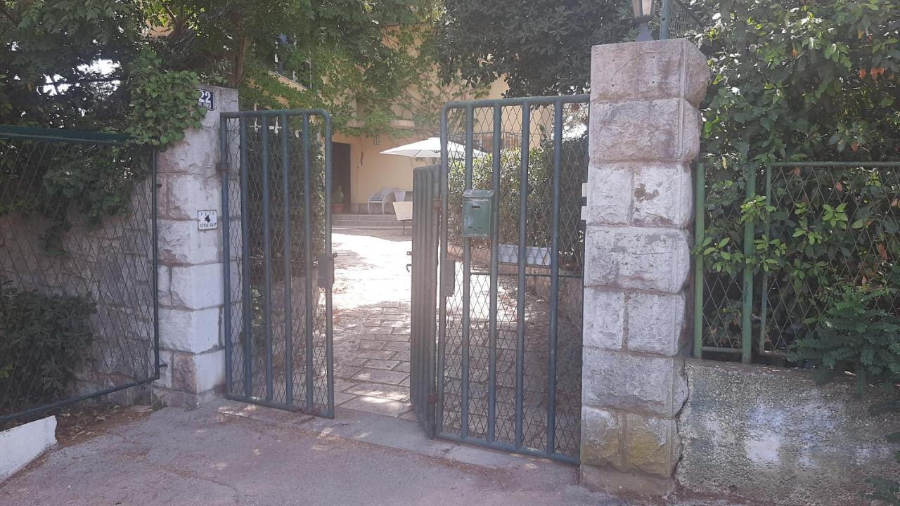 Old Captain'S Apartments - In A Pine Wood By The Sea And Tennis Courts Split Bagian luar foto