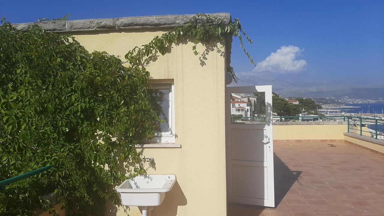 Old Captain'S Apartments - In A Pine Wood By The Sea And Tennis Courts Split Bagian luar foto